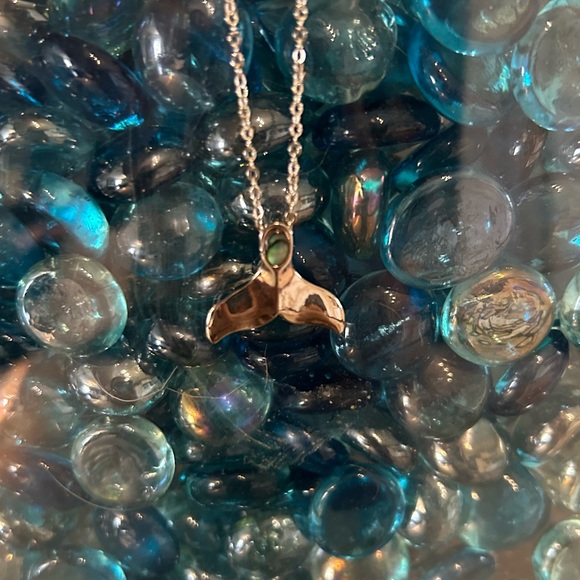 Silver Plated Whale Tail Pendant Necklace NWT - Picture 6 of 10